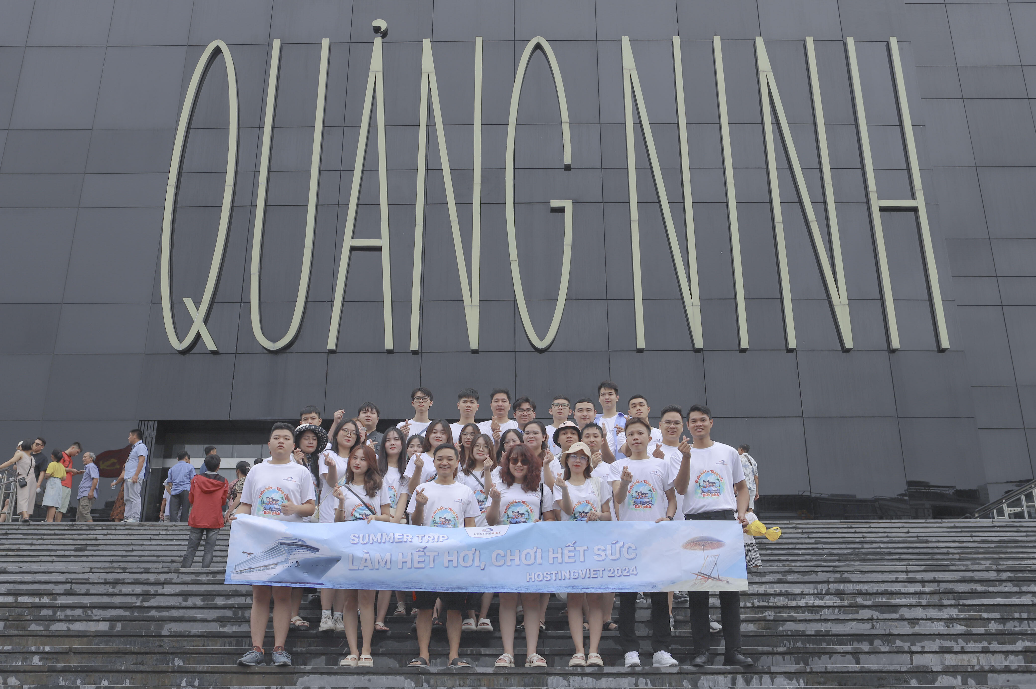 chuyến summer trip của HostingViet tại Hạ Long đầu tháng 8-2024